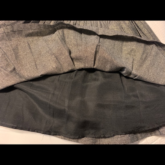 Black and Gold Skirt. Size 6 - Picture 3 of 4